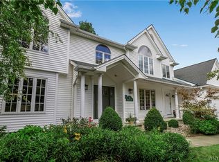 6 Emerald Trl, Williamsville, NY 14221