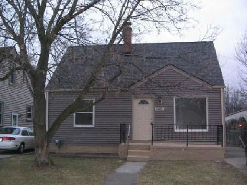 1st image of 27235 Pinewood St