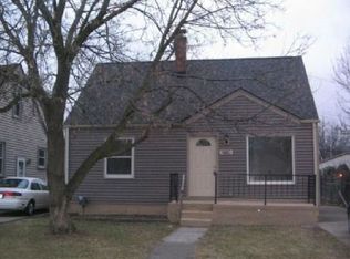 27235 Pinewood St, Roseville, MI 48066