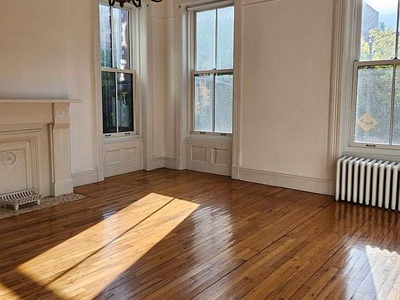 4th image of 111 Pacific St APT 1