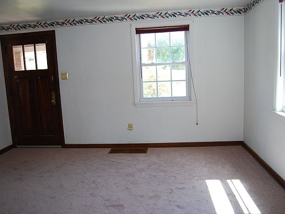 2ND LIVING ROOM VIEW