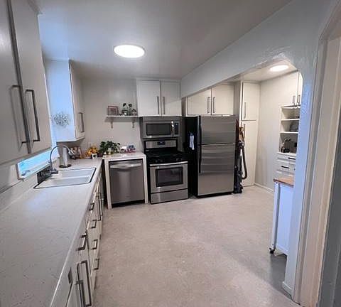 4th image of 1441 East Ave