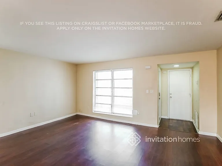 8407 NW 26th St — Photo 4