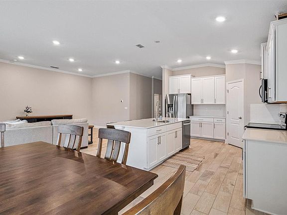 5th image of 7 Summerwood Rd N
