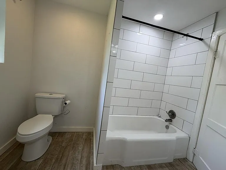 804 Clay St — Photo 6