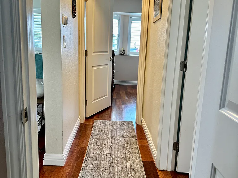 2048 N Screenland Dr — Photo 10
