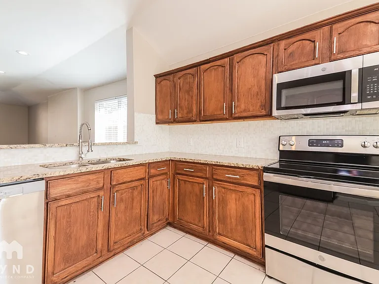 729 Mahogany Dr — Photo 3