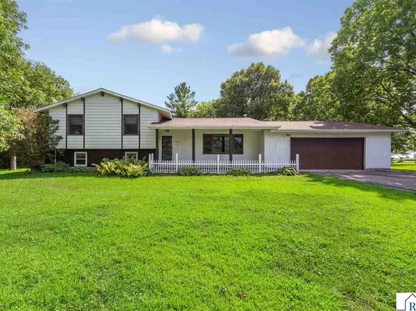 58357 Birch Bluff Ln, North Mankato, MN 56003
