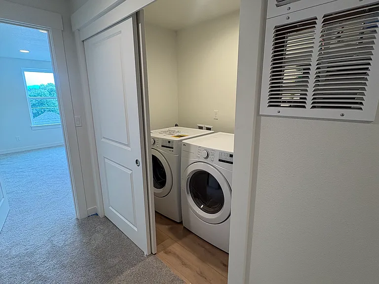 330 NE Washington St — Photo 10