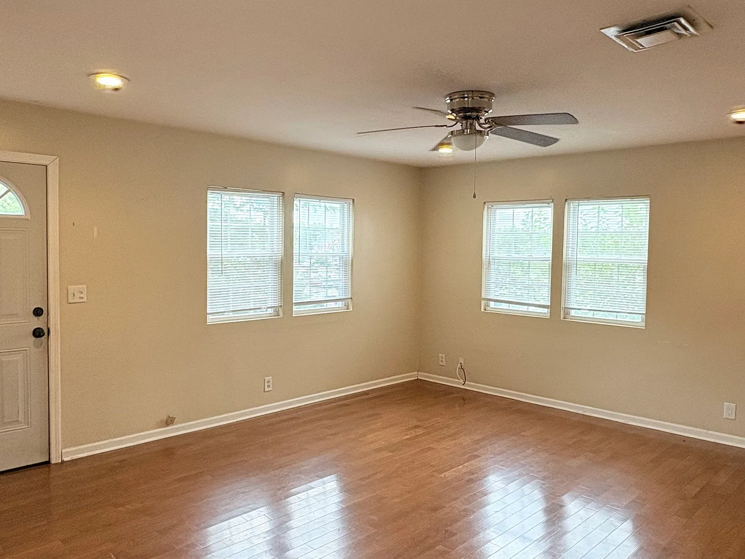 2 bed, $1,050 — Photo 3