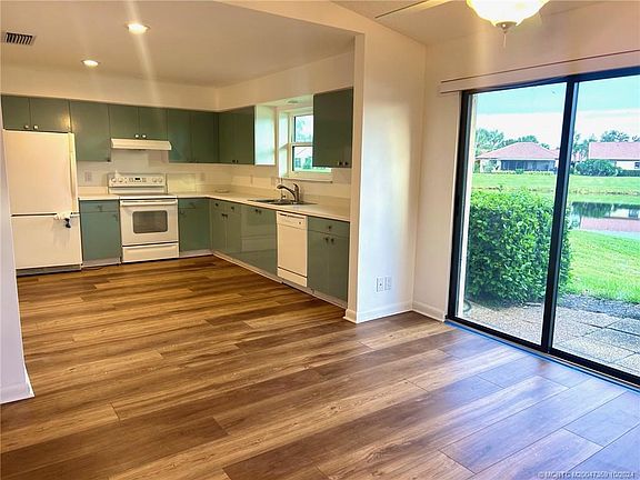 3rd image of 3481 SW Bobalink Way