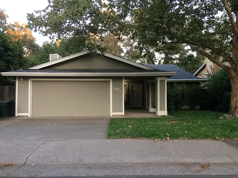 8601 Stratus Dr — Photo 1