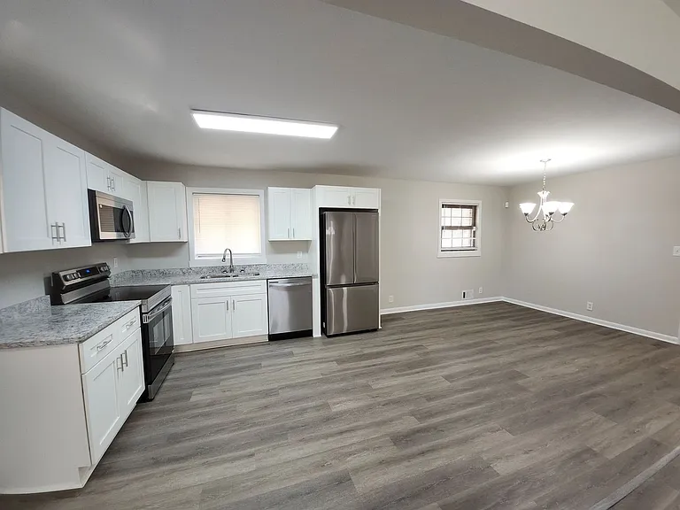 5370 Longmeadow Ln — Photo 3