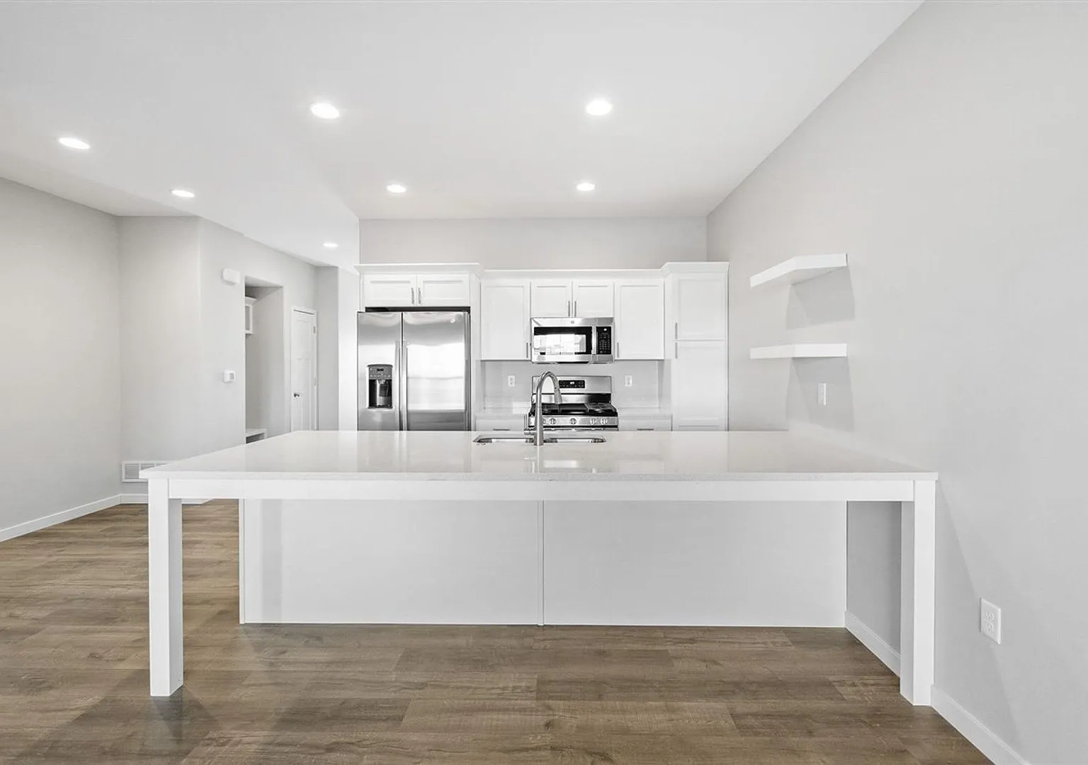 624 Catherine Dr — Photo 4