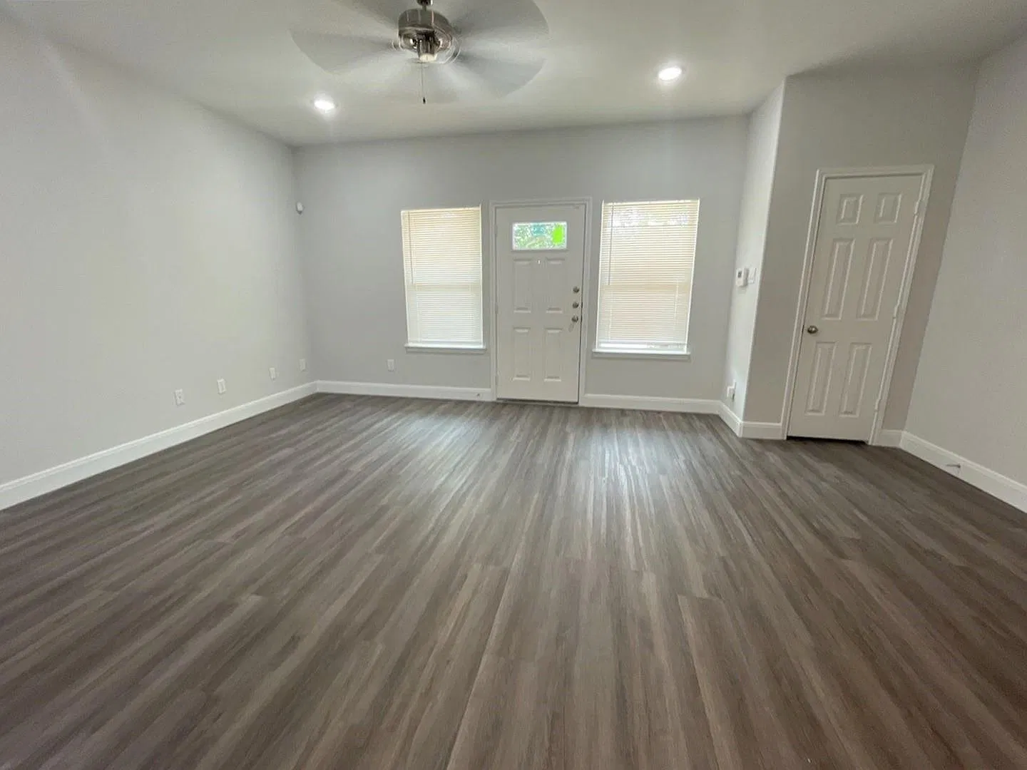 3 bed, 2.5 bath, 1608 sqft, $1,650 — Photo 4
