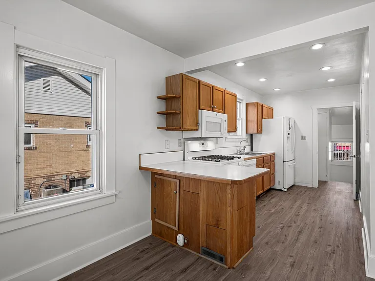 2058 S Corona St — Photo 10