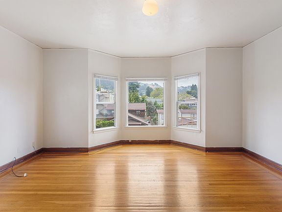 3rd image of 1650 Oxford St #11161374