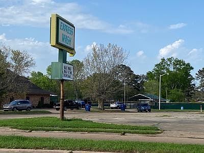 1st image of 801 Versailles Blvd