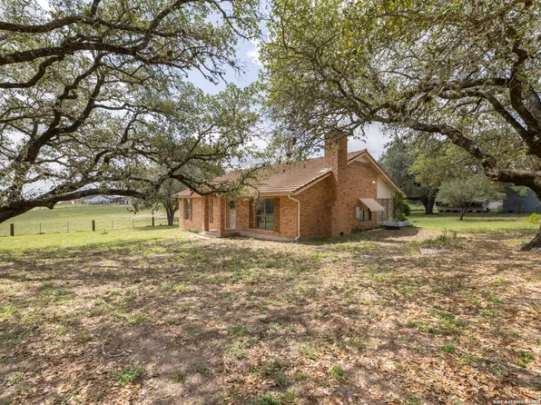 138 Big Oak, Adkins, TX 78101