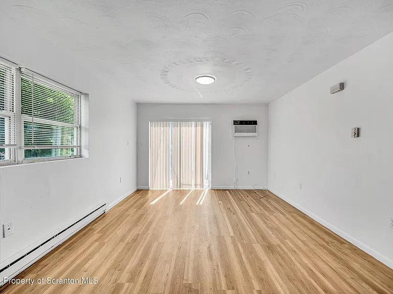1213 Lori Ln — Photo 16
