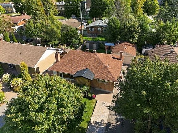 4th image of 1321 Rideout Cres