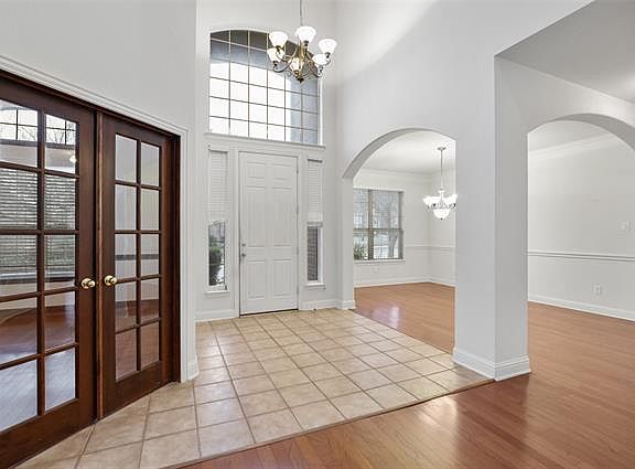 3rd image of 8918 Forest Hills Dr