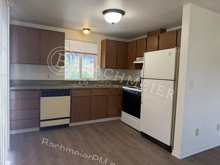912 SE Hailey Ave — Photo 3