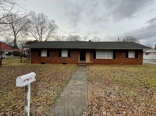 214 Chestnut St, Sweetwater, TN 37874