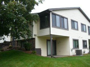 594 Donegal Cir, Shoreview, MN 55126