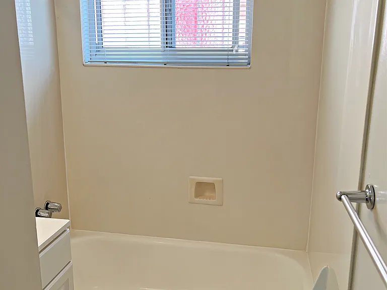Manchester Apartments — Photo 19