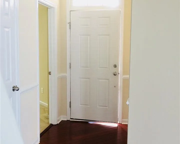 709 Garden Square Ln — Photo 3