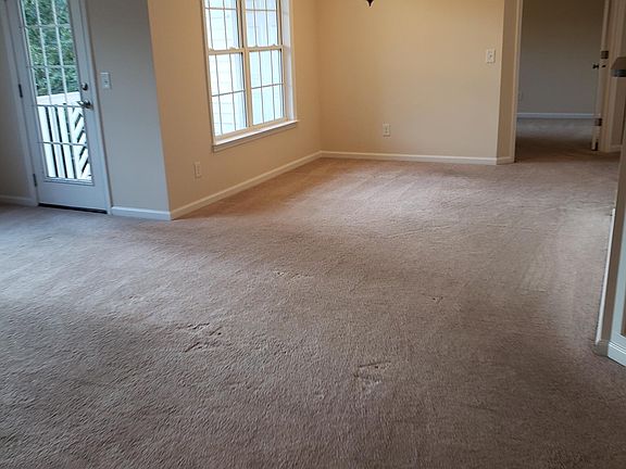 living area/dining room