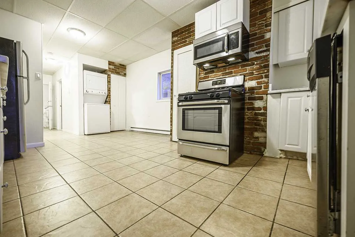 4 bed, $3,200 — Photo 2