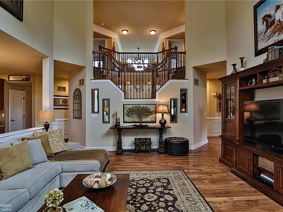 4th image of 6311 Fox Glove Lane Upper