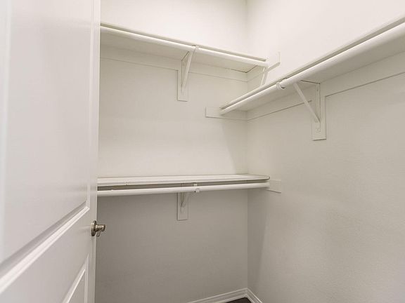 4th image of 2224 S Beverly Glen Blvd #207