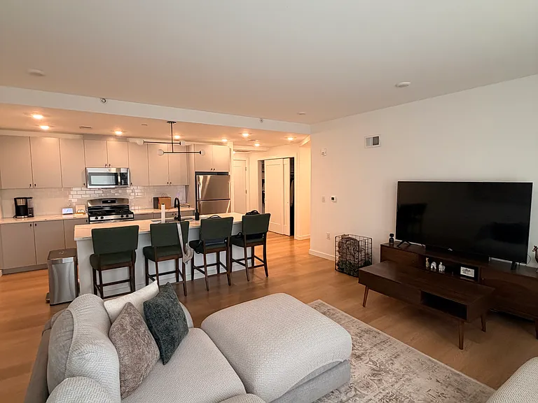 401 Jackson St #Penthouse 5 — Photo 2