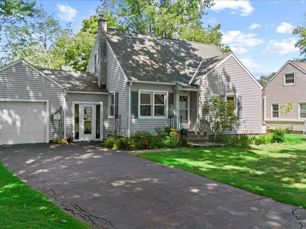 8 Marion Road, Bethlehem, NY 12054