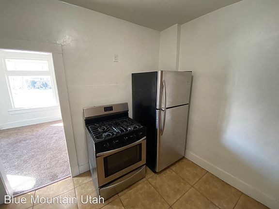 4th image of 435 E Debs Pl #2