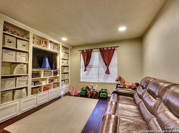 3rd image of 211 Woodland Blvd