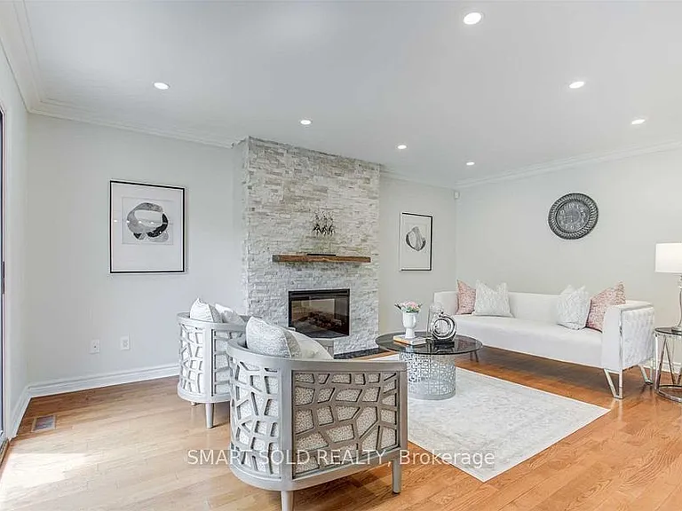 45 Abbeywood Trl #MAIN FLOOR — Photo 10