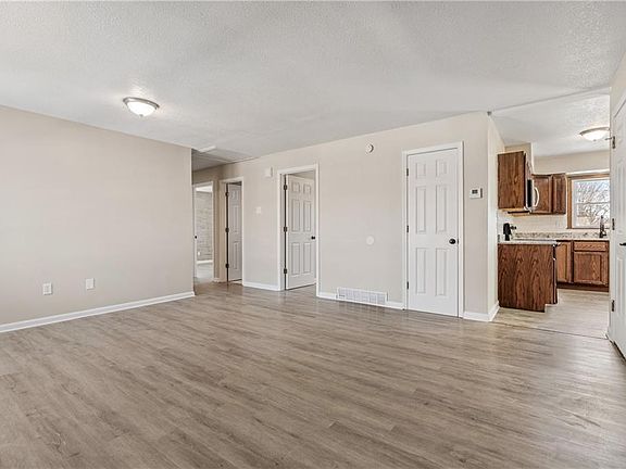5th image of 517 Stacey Dr