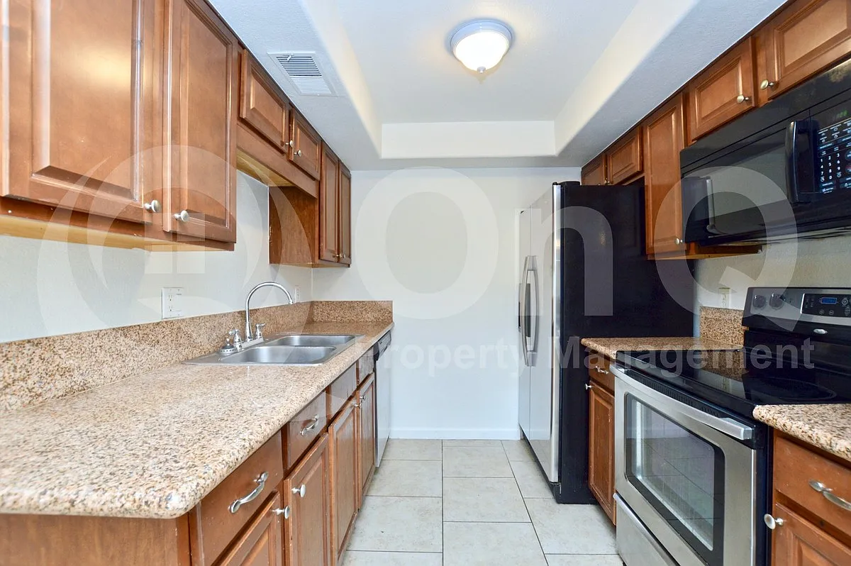 Building Photo - 3119 W Cochise Dr #103