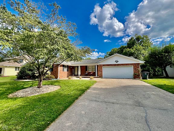 3rd image of 927 Holly Dr