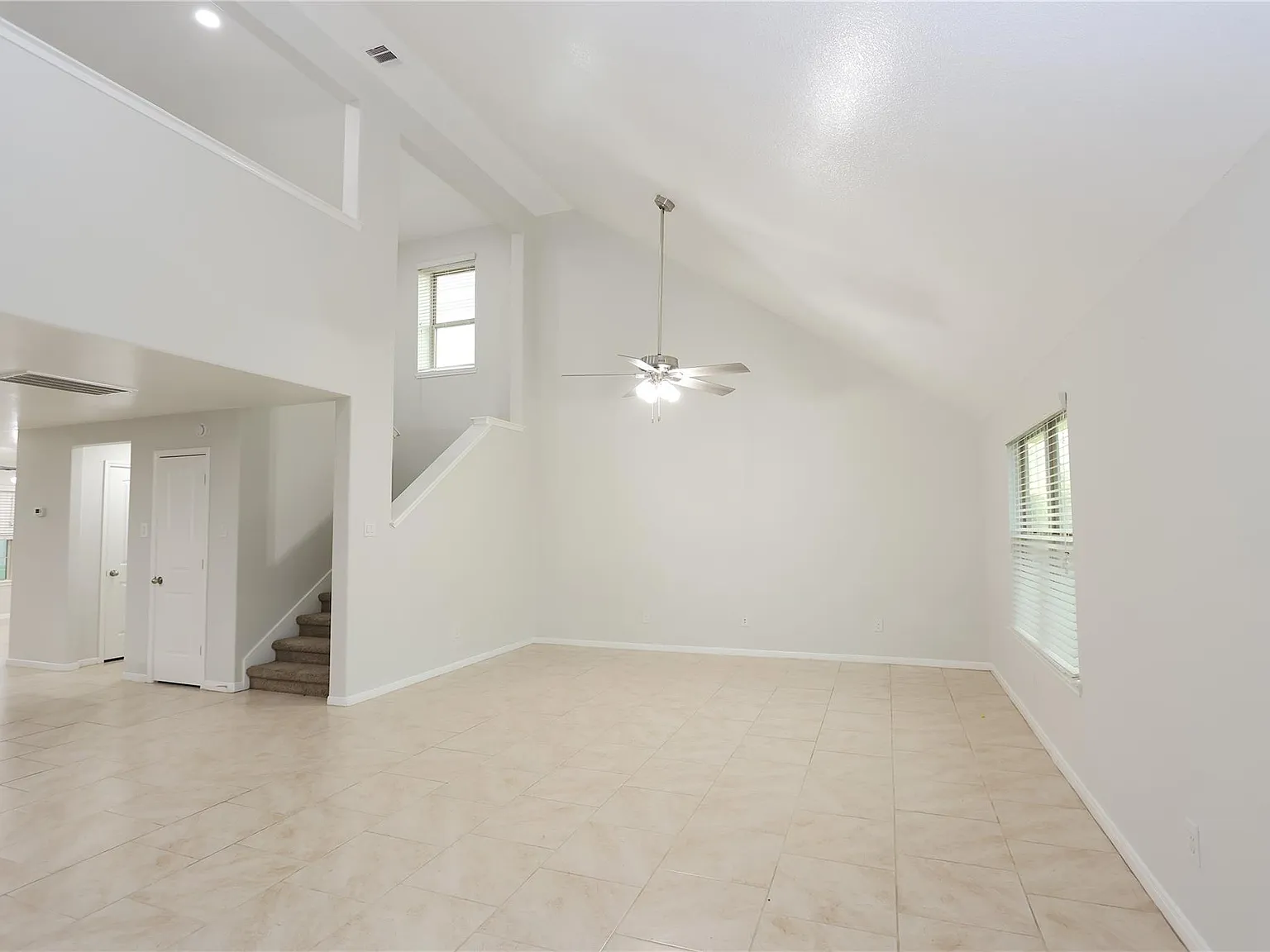4 bed, 3.5 bath, 2545 sqft, $2,700 — Photo 4