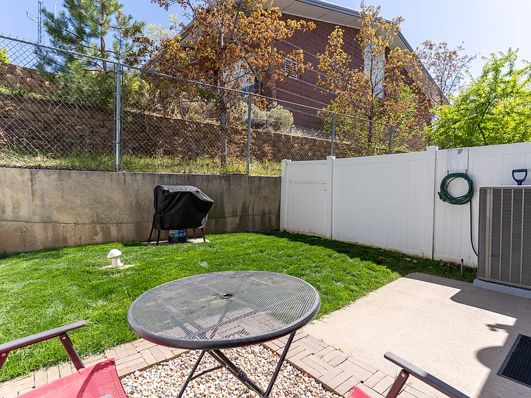 426 N Orchard Dr #17 — Photo 16