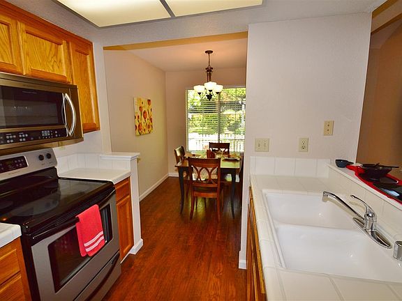 5th image of 7404 Oxford Cir