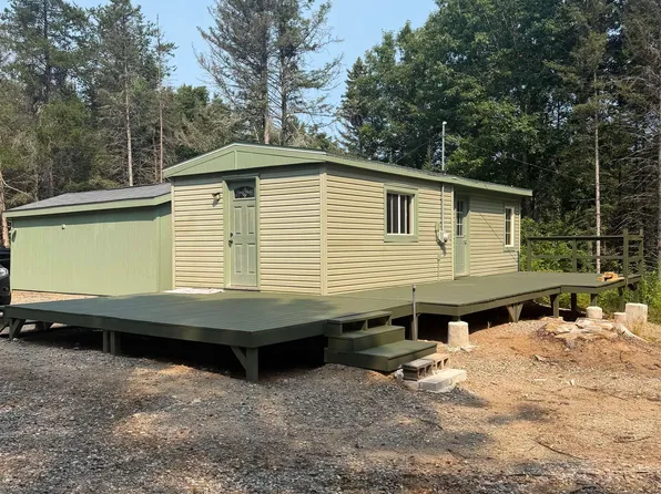 445 Kus Rd, Armstrong Creek, WI 54103