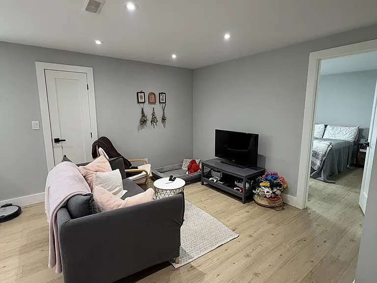 56 Olive Cres — Photo 7