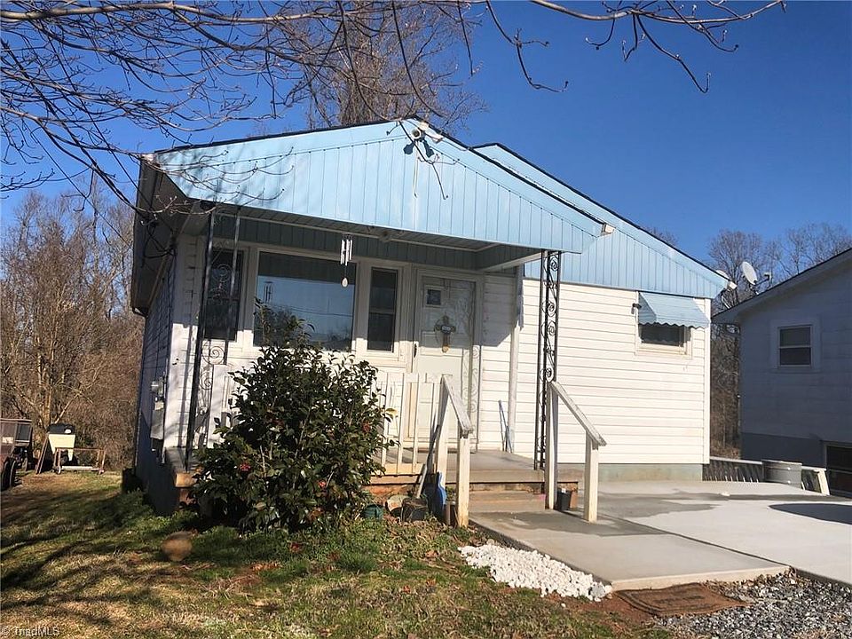 1st image of 215 Green St