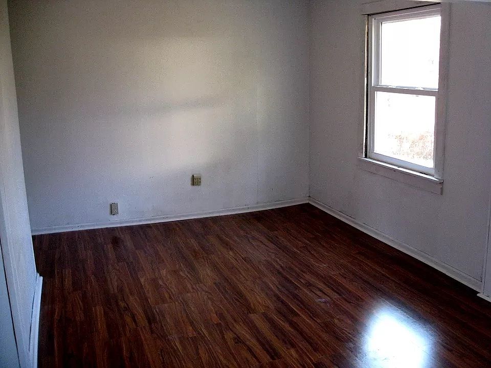 2nd image of 118 Westover Dr